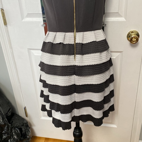 Dress - Picture 4 of 7